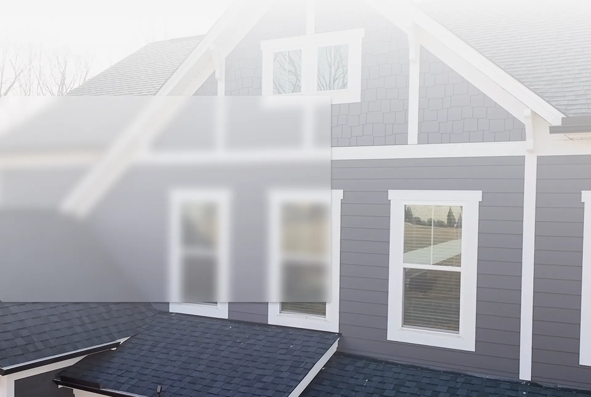 Casa con techo de shingles y fachada gris en Jacksonville