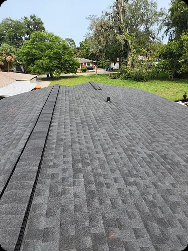 Techo de shingles nuevo con ventilación